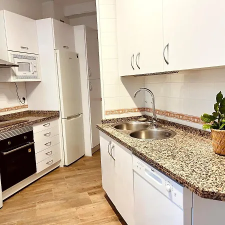 Vivienda Junto A La Feria De アパート *